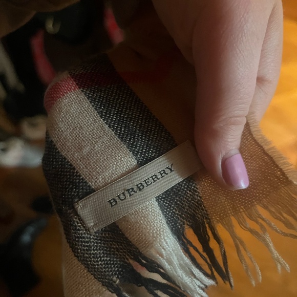 Burberry Scarf - Picture 6 of 6